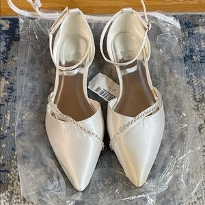 NWOT White Satin Women's Shoes